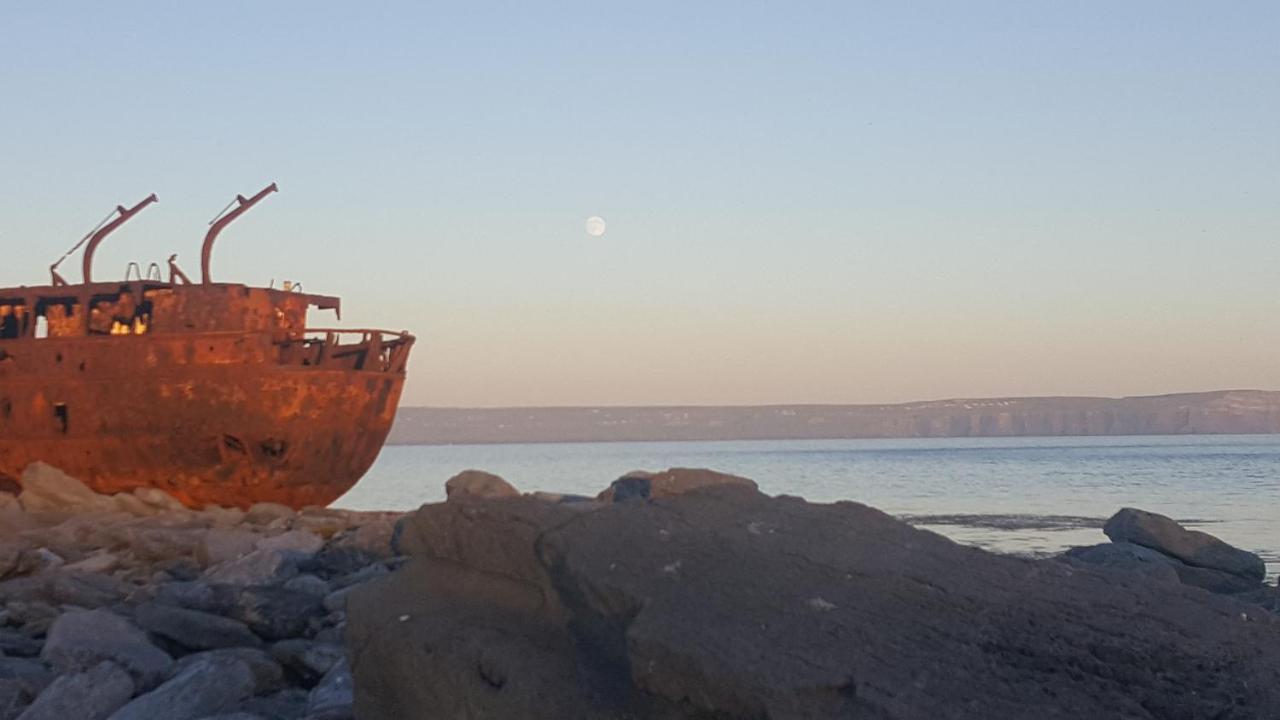 Lios Einne House Accommodation Inisheer Bagian luar foto