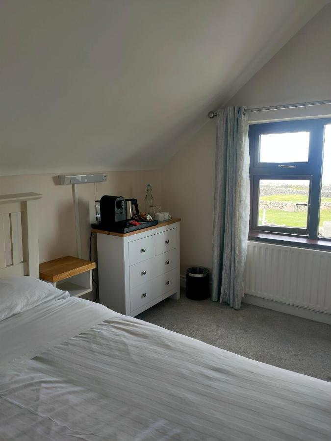 Lios Einne House Accommodation Inisheer Bagian luar foto